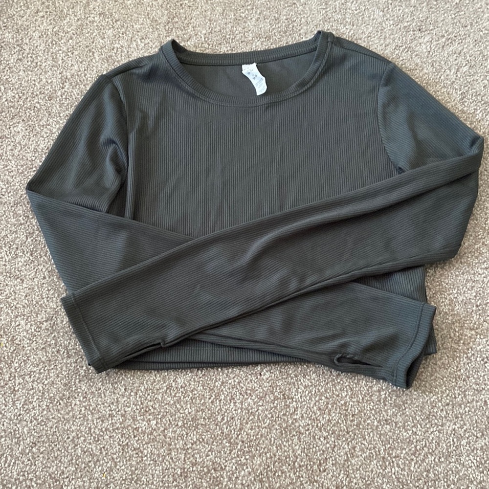 Crop top grayish green. Great for winter walks or light workouts